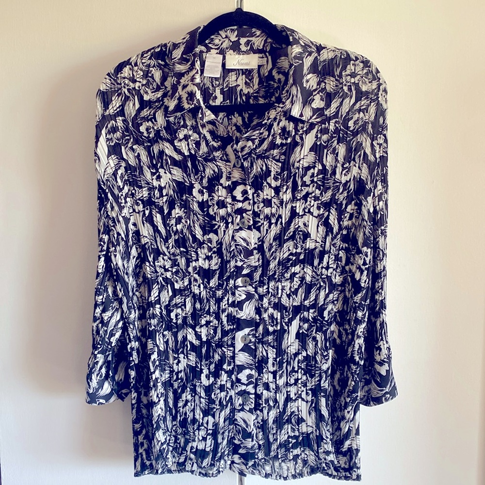 Naomi 1X Top, black & white print, pleated, button up